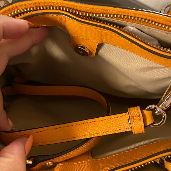 Coach purse - Picture 4 of 7